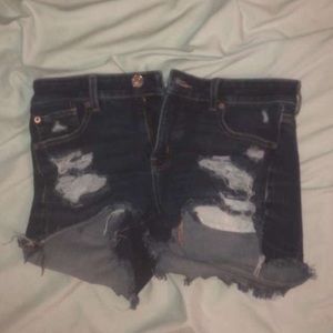 Woman jean shorts/ American eagle/ size 5 or 6 / and hasn’t been wore much